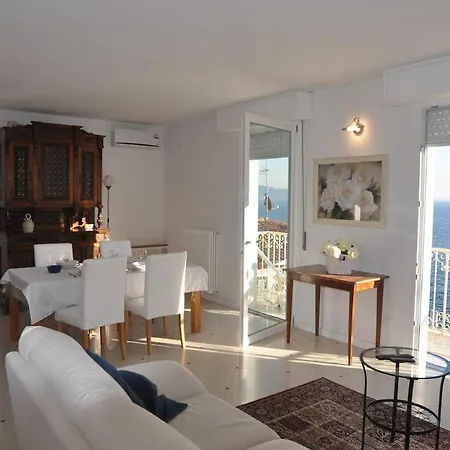 La Rosa Apartamento Gardone Riviera